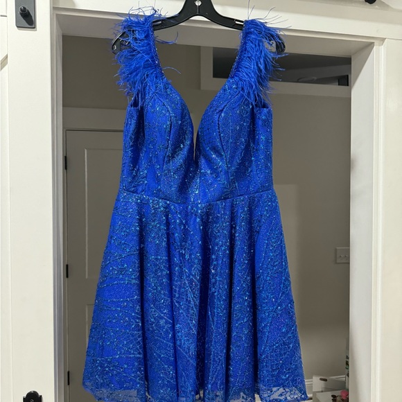 Alyce feather cocktail dress - Picture 8 of 8